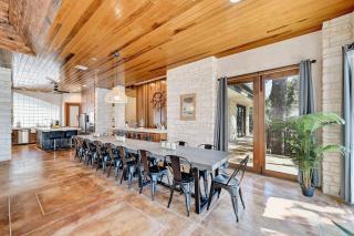 Luxury Lakefront Escape on Lake Travis - 2