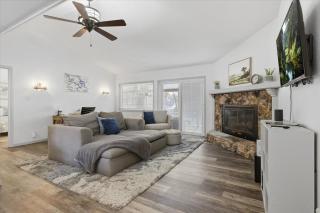 Prime Osage Beach Home, Pet-Friendly w/ Garage Near Margaritaville, Dining & Golf - 0