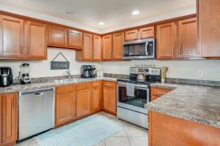 Workspace and Pool Access! Scottsdale Extended Stay - 9