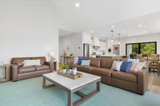 Modern Lakefront Escape | The Twelve - 3