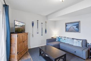 Lakefront Log Cabin with Private Dock, Two Decks & Cozy Comfort at 35mm in Sunrise Beach - 7