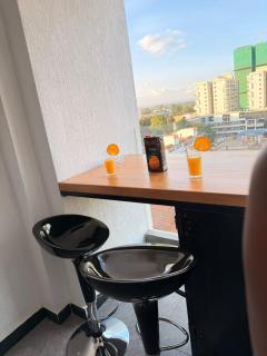 Curated Art Stay - Central Lavington - 0