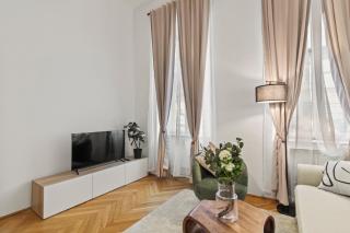 Roomy 2BR Apartment - U6 Metro Nearby - 6