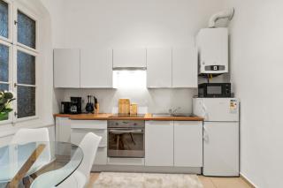 Roomy 2BR Apartment - U6 Metro Nearby - 7