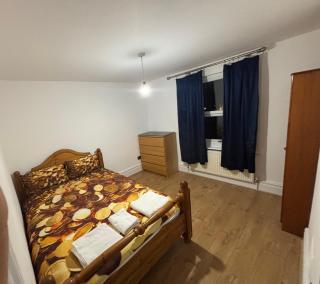 Spacious double room close to Wimbledon Park station, 20 min to central - 8