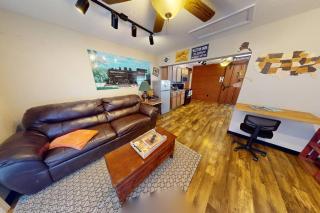 Train Themed Hobo Hideaway Near City Square - 9