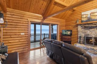 Lakefront Log Cabin with Private Dock, Two Decks & Cozy Comfort at 35mm in Sunrise Beach - 4