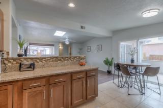 Pitt Paradise Pet Friendly Oasis - An Irvie Home - 1
