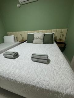 APARTAMENTO B&B GUARUJÁ- Localização Perfeita - 3 Quadras da Praia - 5