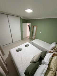 APARTAMENTO B&B GUARUJÁ- Localização Perfeita - 3 Quadras da Praia - 6
