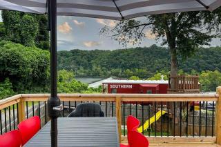 Lighthearted Family Friendly Downtown River Views - 8