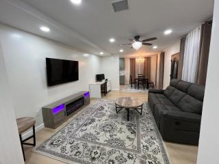 Modern Family 3BR Near LAX & Disney - 0