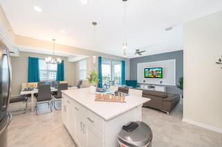 Beautiful Apartments 5 Minutes away from Disney! - 3