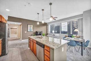 Luxury High-rise Condo w/ Views! Heart of Downtown - 3