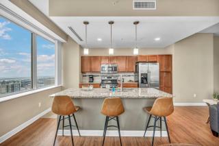 Luxury High-Rise w/ City View | Paid Parking | Gym - 5