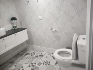 Queen bed on acreage in share house - 8