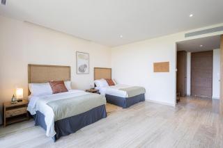 Luxury Penthouse with Private Rooftop Pool - 4