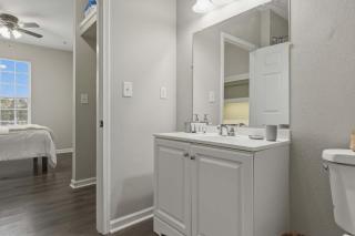 New Spacious Stay Close to UNC-P with Gym & Pool - 6