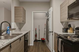 New Spacious Stay Close to UNC-P with Gym & Pool - 4