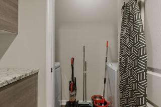New Spacious Stay Close to UNC-P with Gym & Pool - 3