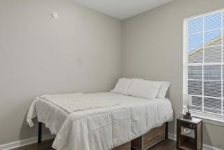 New Spacious Stay Close to UNC-P with Gym & Pool - 2