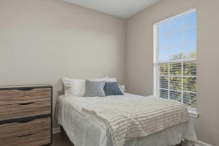 New Spacious Stay Close to UNC-P with Gym & Pool - 1