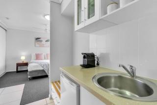 Peak Studio - Highview Haven across Shopping Centre - 2