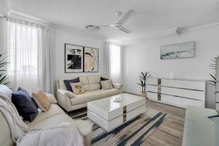 Sky and Peak - Adjacent Units in Central Cairns - 5