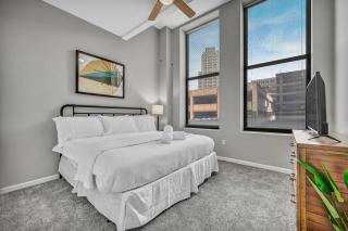 Large 1BD FLAT in the Heart of Downtown - 8