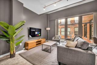 HUGE Luxe Downtown Flat: Pool Table & Parking - 9