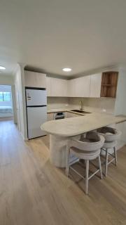 Coastal Luxury Gem - Walk to Surf, Dining & Cafés 1-Bedroom Apartment - 7