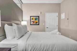 Luxe Downtown Condo • Pool Table & Parking - 5