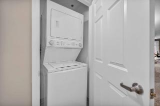 Luxe Downtown Condo • Pool Table & Parking - 1