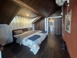 Paul's Sunrise Cottage - 1