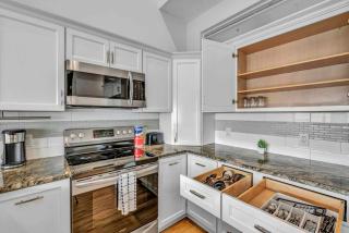 The Halle Downtown 2BD | Parking/Gym/Security - 2