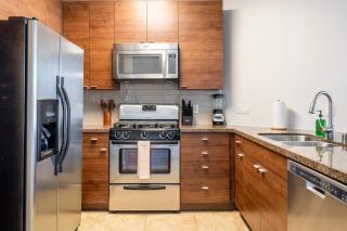 Sleek Marina Den, Central, Gym, Pool, King Bed - 3