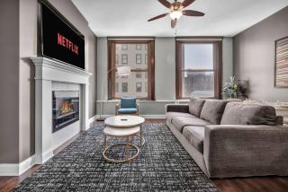 Location! Playhouse Sq ~ Fast Wi-Fi ~ Walkscore 96 - 0