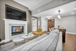 Gorgeous Downtown Flat| Parking•Gym•Security - 3