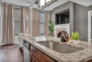 Perfect Luxury Flat • Heart of Downtown • Gym - 9