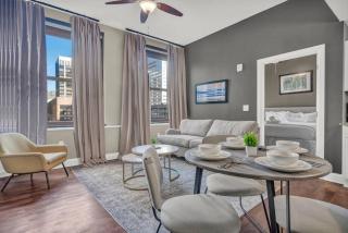 Elegant Loft in the Heart of Downtown | Gym - 7