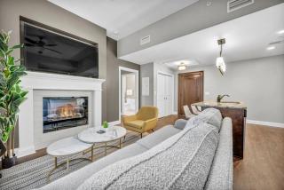 Elegant Downtown Loft w/ Parking & Gym - 0