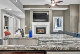 Elegant Downtown Condo • Fitness Gym Included - 1