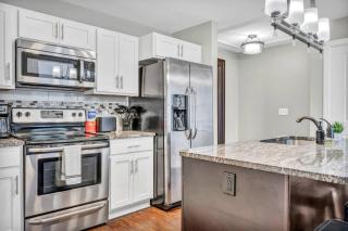 Luxury 2 Bedroom Loft in Heart of Downtown | Gym - 7