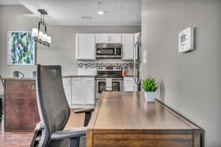 Stunning Downtown Condo with Parking & Gym - 6