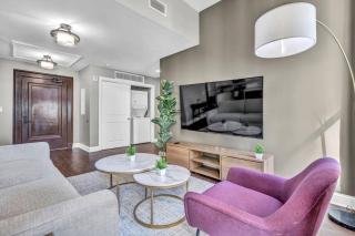 Stunning Downtown Condo with Parking & Gym - 3