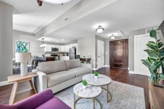 Stunning Downtown Condo with Parking & Gym - 5