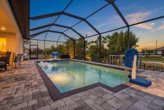 Waterfront Dream! Saltwater Pool & Boat dock - 6