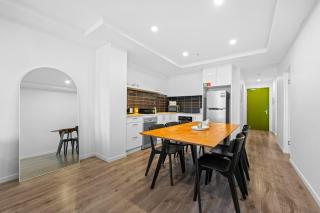 Two Bedroom Retreat Opposite Victoria Park - 9