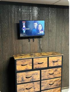 MidwestBNB Room1, quite cabin in the wood vibes - 7