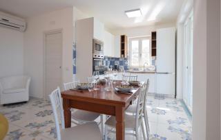 Stunning Apartment In Laureana Cilento With Wifi - 1